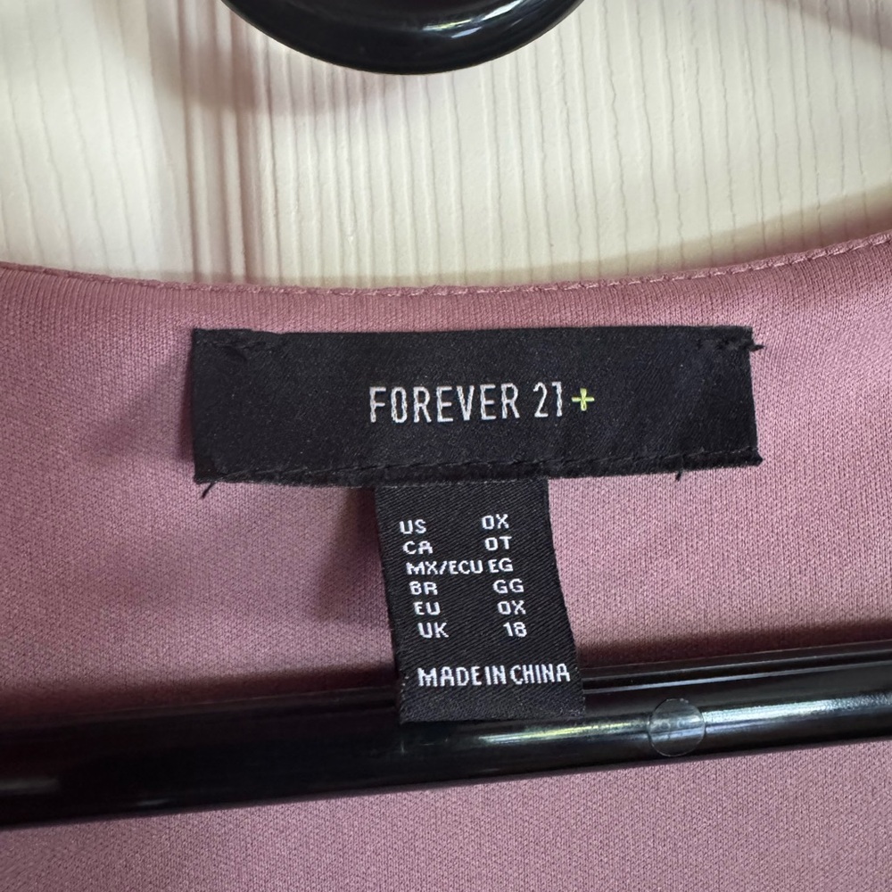 Forever 21 longsleeve pink metallic dress size XL side ruching like new! ๐ - Picture 3 of 6